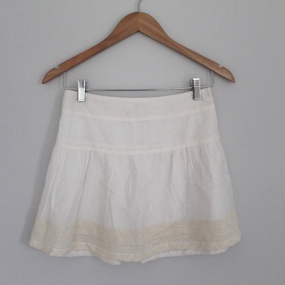 White Skirt w patterned rim